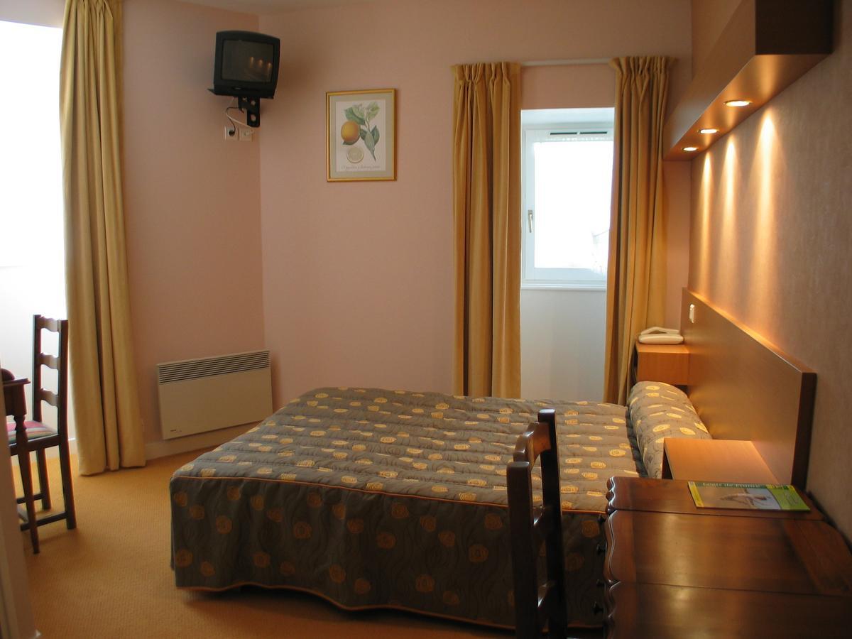 Le Pelican Hotel Рошфор-ан-Тер Екстериор снимка